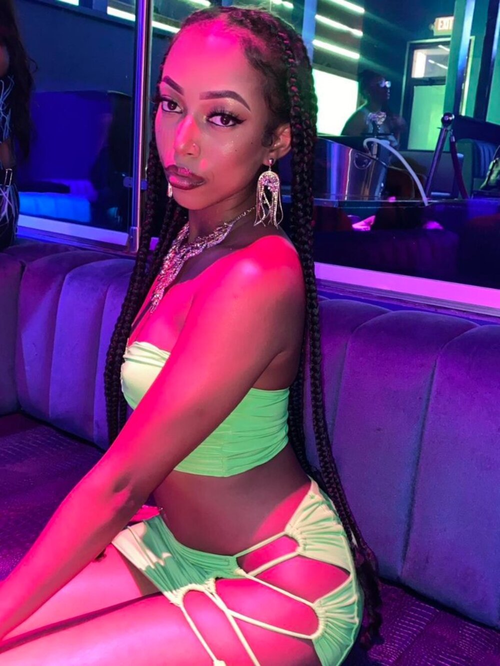 Green two piece set - Picture 3 of 5